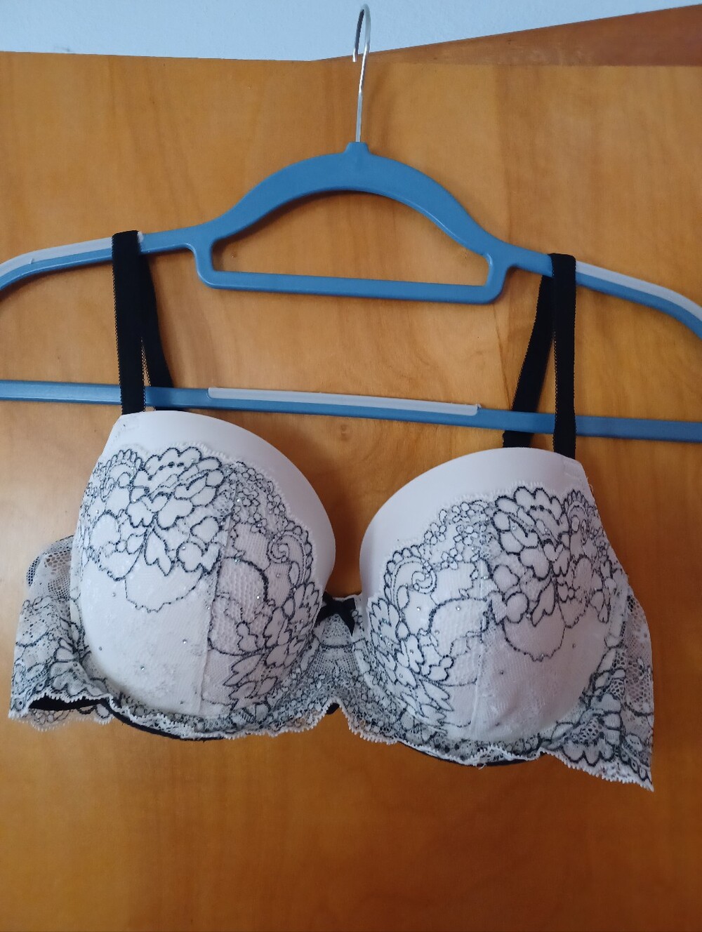 Victoria's Secret Dream Angels White Lined Demi Bra with Black Lace Overlay